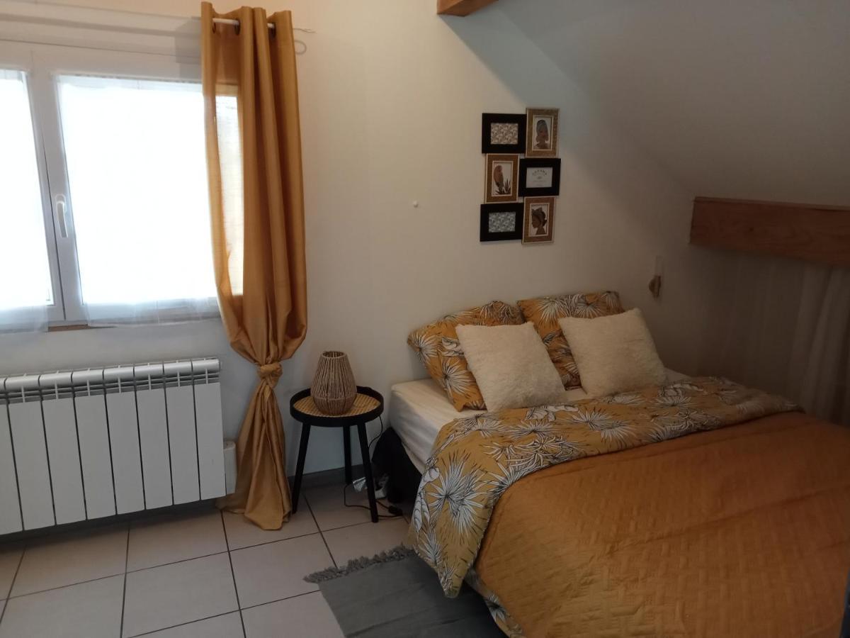 Appartement Dans Notre Maison Domessin Luaran gambar