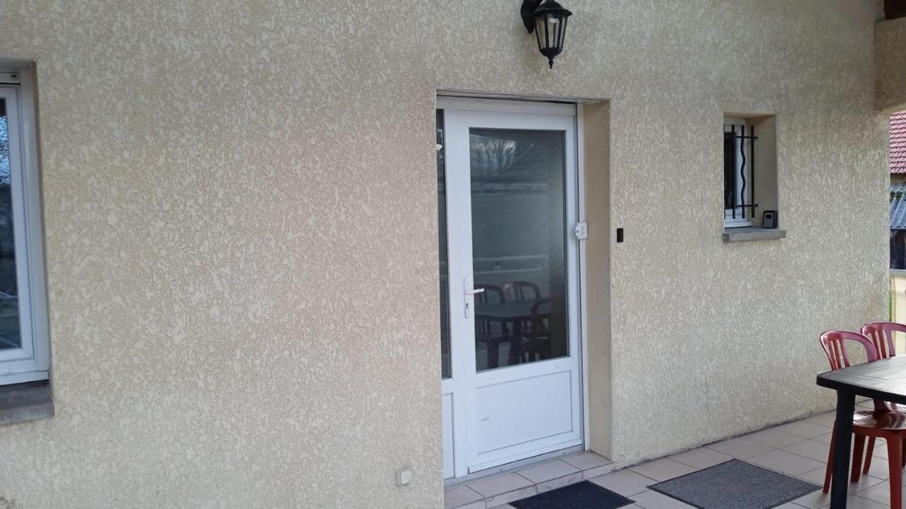 Appartement Dans Notre Maison Domessin Luaran gambar