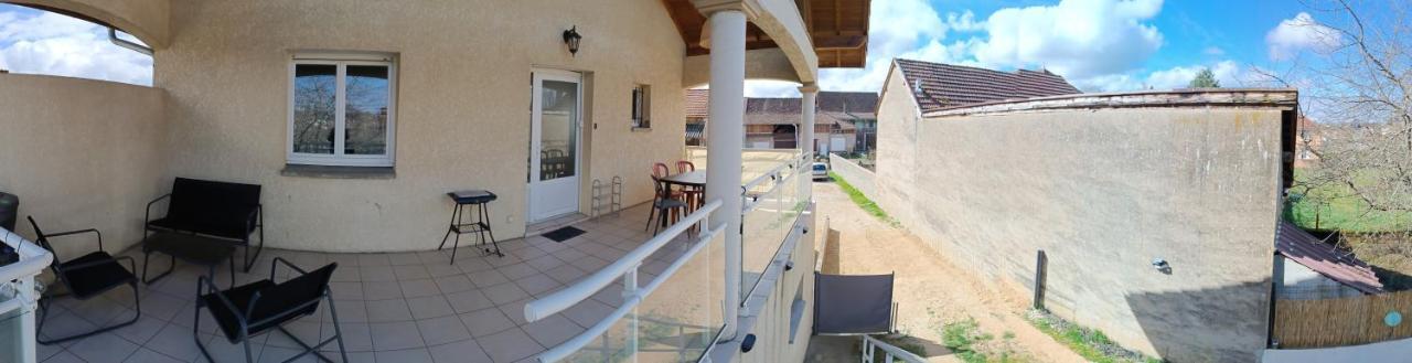 Appartement Dans Notre Maison Domessin Luaran gambar