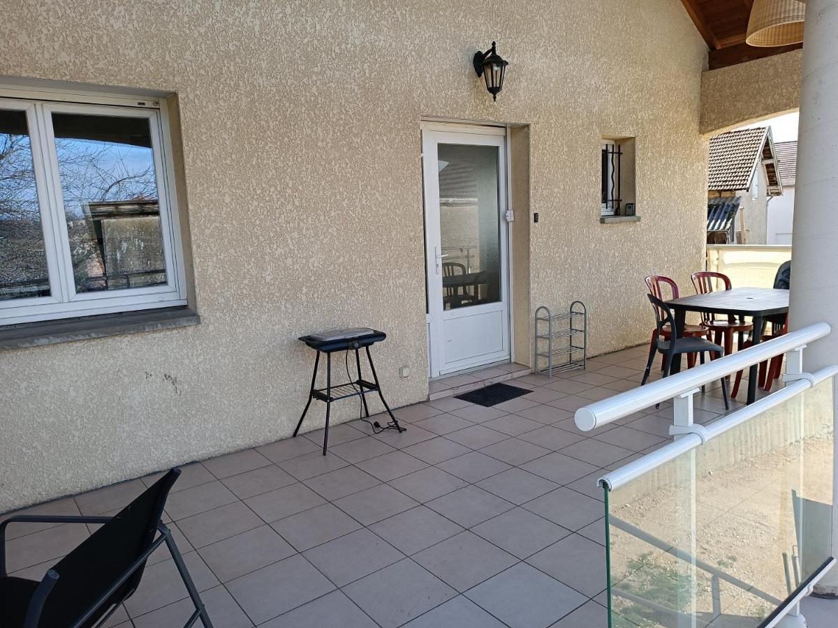 Appartement Dans Notre Maison Domessin Luaran gambar